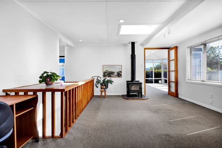 Photo of property in 10 York Crescent, Westown, New Plymouth, 4310