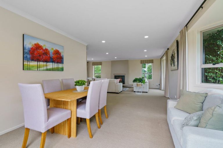 Photo of property in 1 Glenroy Place, Green Bay, Auckland, 0604