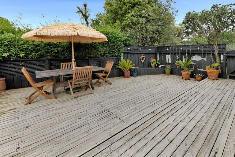 Photo of property in 34 Dolbear Street, Titirangi, Auckland, 0604