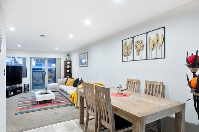 Photo of property in 21 Stephen Avenue, Henderson, Auckland, 0610