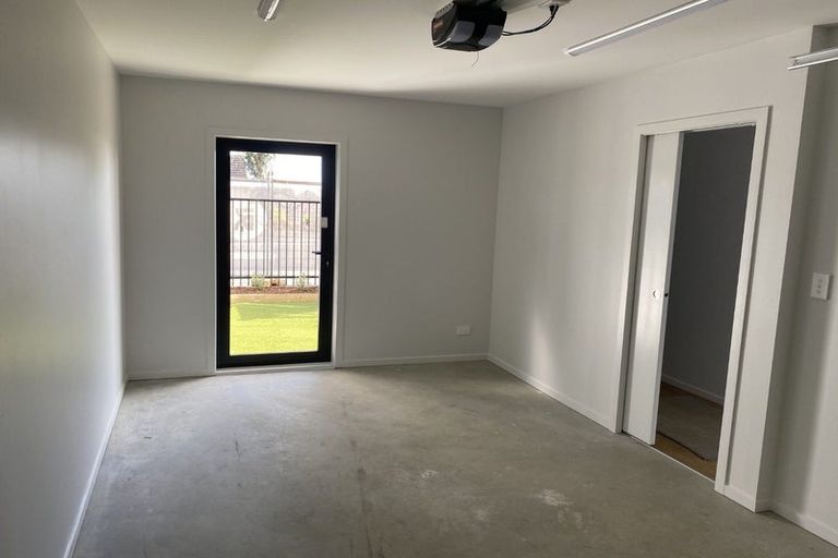 Photo of property in 3/1 Fruitvale Road, New Lynn, Auckland, 0600