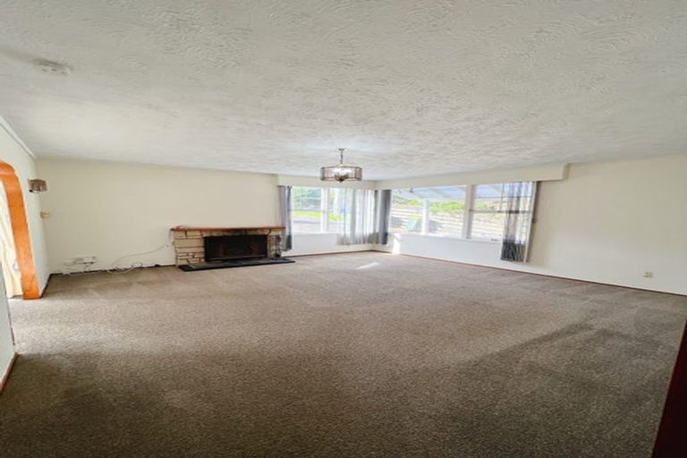 Photo of property in 1/520 Beach Road, Murrays Bay, Auckland, 0630