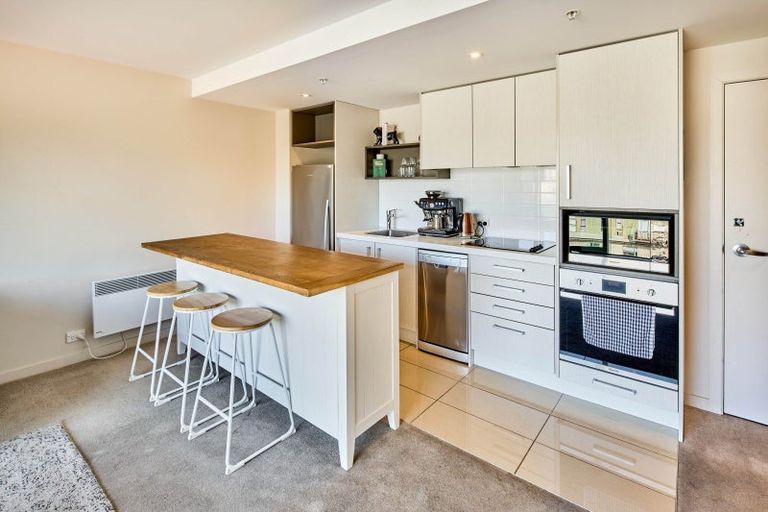 Photo of property in Nouvo Apartments, 4e/21 Rugby Street, Mount Cook, Wellington, 6021