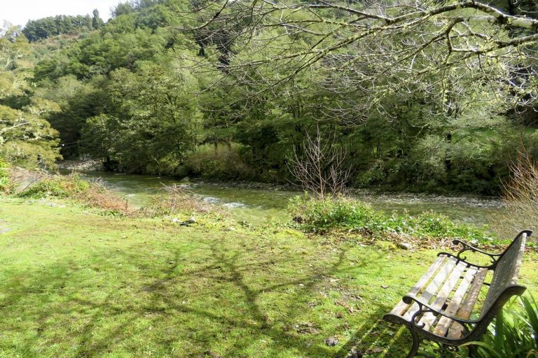 Photo of property in 25 Andersen Street, Blacks Point, Reefton, 7830