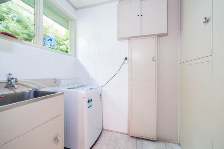 Photo of property in 1/37 Becroft Drive, Forrest Hill, Auckland, 0620