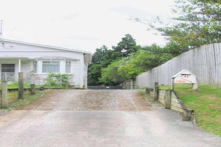 Photo of property in 42 Clayburn Road, Glen Eden, Auckland, 0602