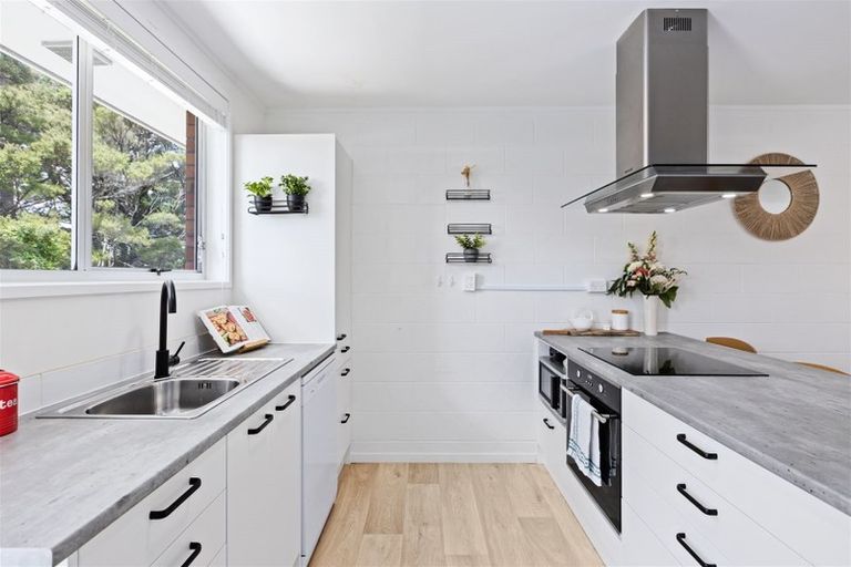 Photo of property in 2/9 John Court Street, Birkenhead, Auckland, 0626