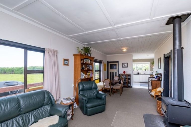 Photo of property in 2304 Skeet Road, Auroa, Hawera, 4678