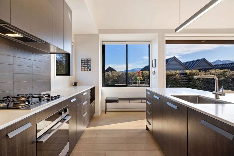 Photo of property in 6 Fife Court, Jacks Point, Queenstown, 9371