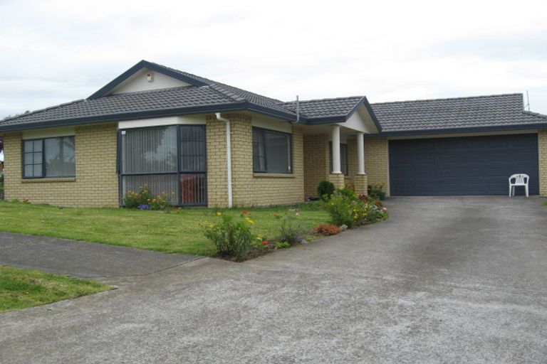Photo of property in 2 Cyclamen Road, Mangere, Auckland, 2022