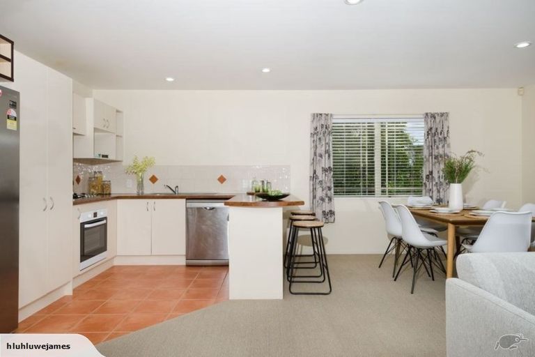 Photo of property in 143e Hobsonville Road, West Harbour, Auckland, 0618