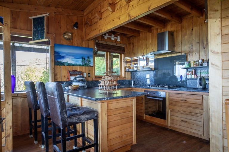 Photo of property in 37 Whaanga Road, Raglan, 3297