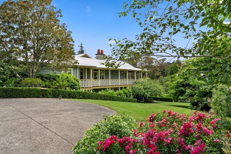 Photo of property in 3 Daphne Harden Lane, Paremoremo, Auckland, 0632