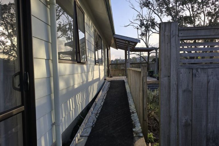 Photo of property in 1/18a Neal Avenue, Glenfield, Auckland, 0629