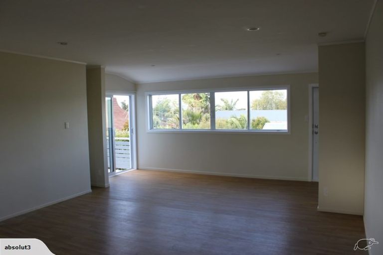 Photo of property in 2/15 Hanlon Crescent, Narrow Neck, Auckland, 0624