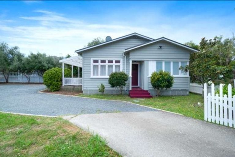 Photo of property in 221 Henderson Valley Road, Henderson, Auckland, 0612