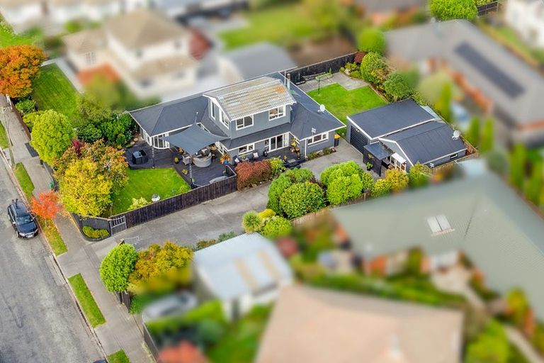 Photo of property in 21 Greendale Avenue, Avonhead, Christchurch, 8042