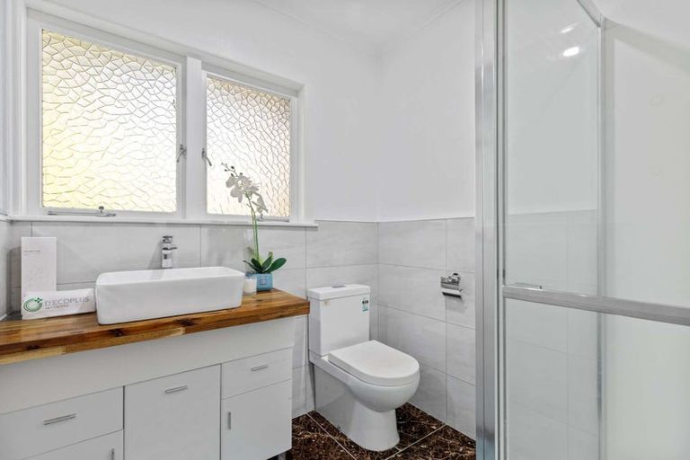 Photo of property in 27 Lawrence Crescent, Hillpark, Auckland, 2102