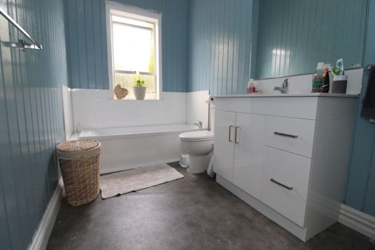 Photo of property in 1 Point Bush Road, Waimate, 7924