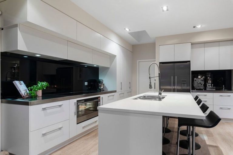 Photo of property in 98 Ferry Parade, Herald Island, Auckland, 0618