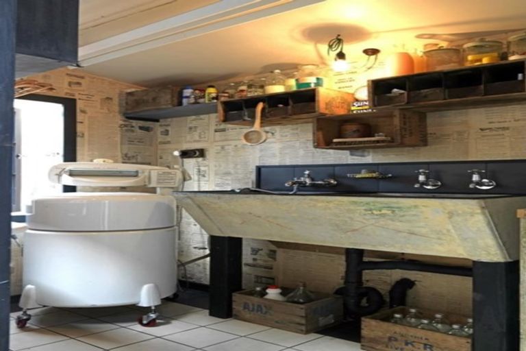 Photo of property in 1 Robertson Street, Russell, 0202