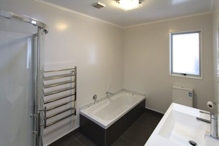 Photo of property in 24 Dowse Drive, Maungaraki, Lower Hutt, 5010