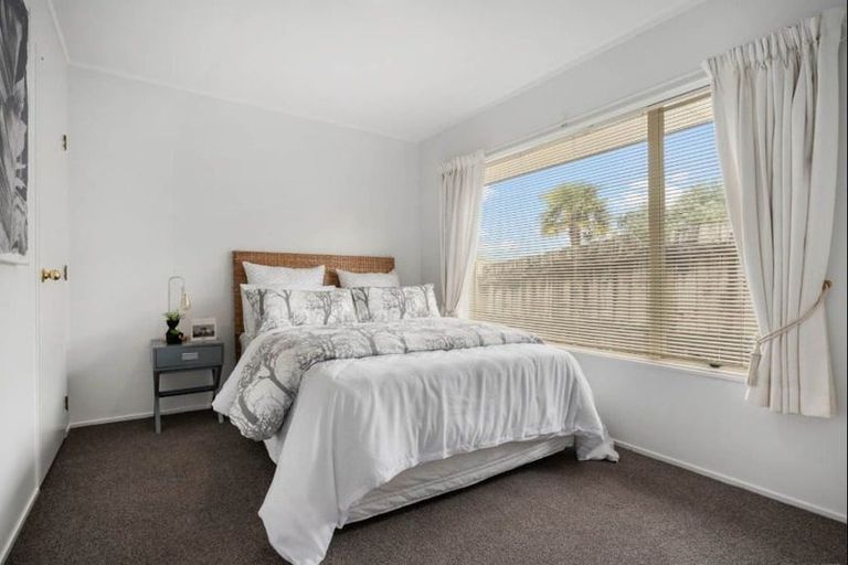 Photo of property in 2/12 Nakhle Place, Manurewa, Auckland, 2105