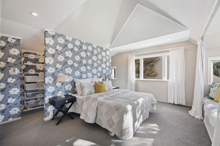 Photo of property in 19 Beach Road, Mellons Bay, Auckland, 2014