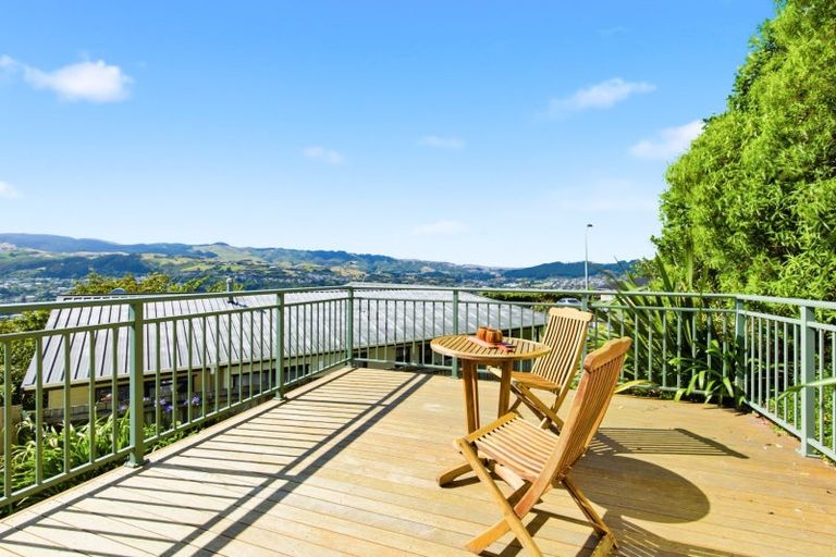 Photo of property in 6a Chastudon Place, Tawa, Wellington, 5028