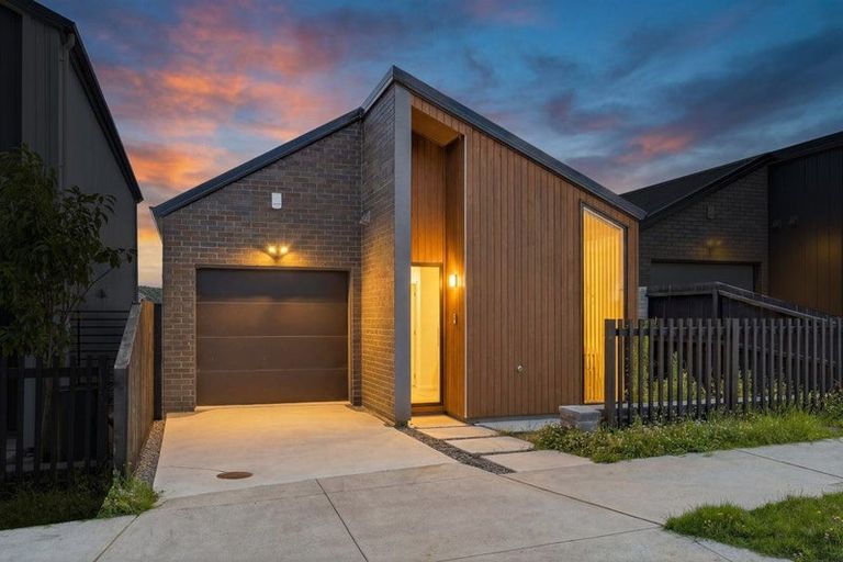 Photo of property in 15 Piringa Road, Pukekohe, 2120