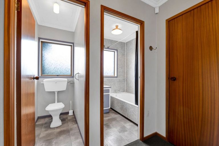 Photo of property in 39 Birdwood Avenue, Moturoa, New Plymouth, 4310