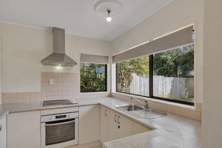 Photo of property in 2/125 Pigeon Mountain Road, Half Moon Bay, Auckland, 2012