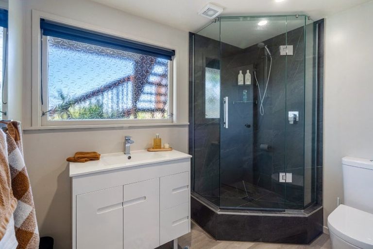 Photo of property in 61 Carlisle Road, Torbay, Auckland, 0630