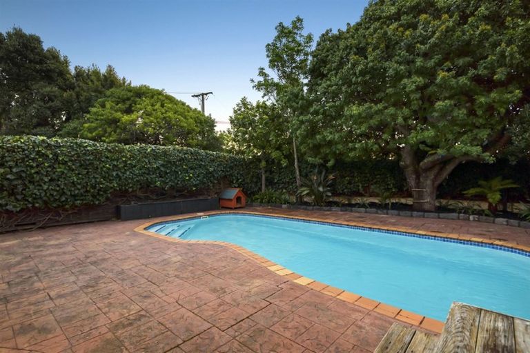 Photo of property in 24 Otakau Road, Milford, Auckland, 0620