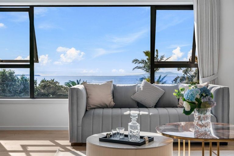 Photo of property in 2/14 Clifton Road, Waiake, Auckland, 0630