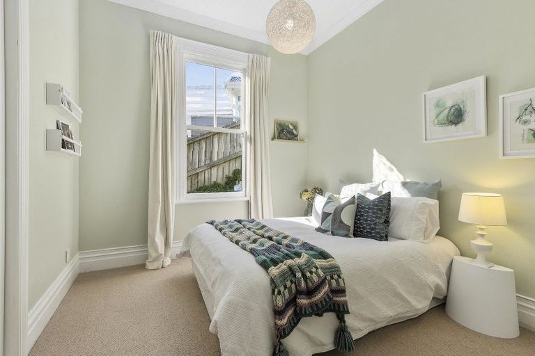 Photo of property in 11 Nevay Road, Miramar, Wellington, 6022