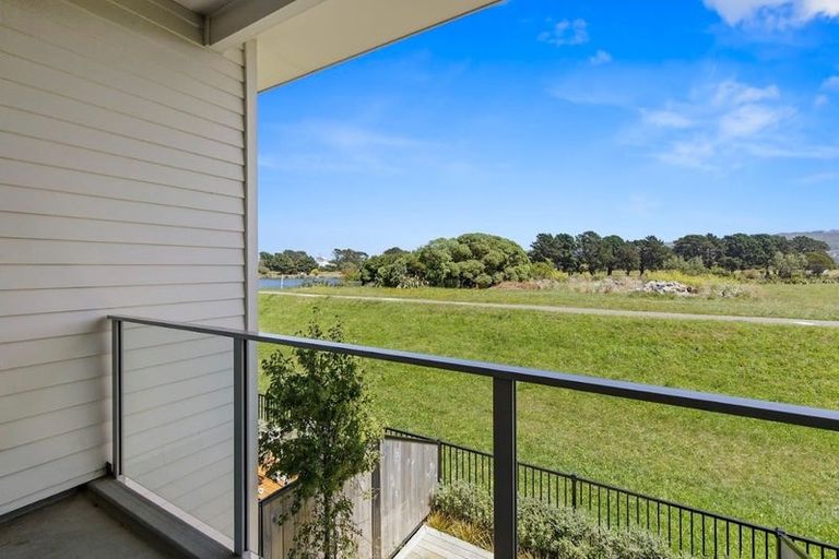 Photo of property in 12 Harena Way, Moera, Lower Hutt, 5010