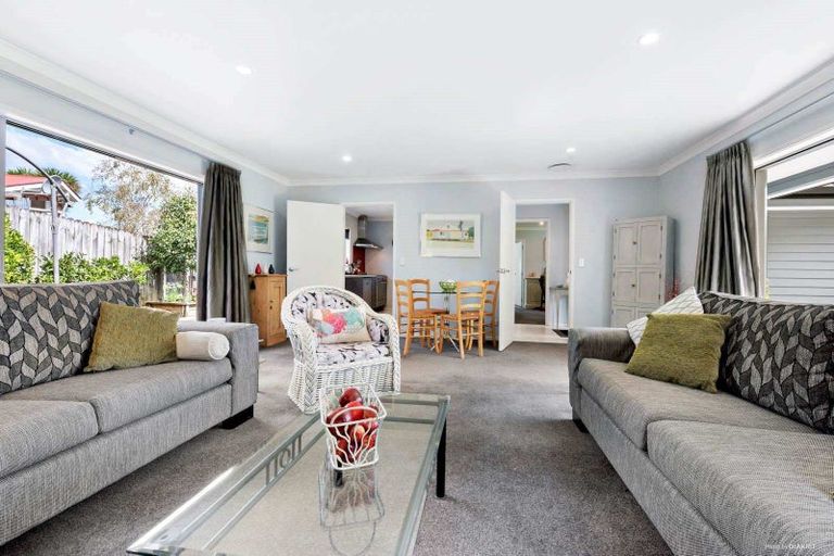Photo of property in 7 Jomard Terrace, Northcross, Auckland, 0632