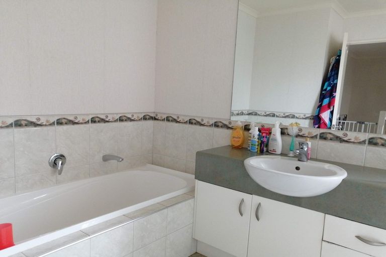 Photo of property in 80 Middlefield Drive, Flat Bush, Auckland, 2016