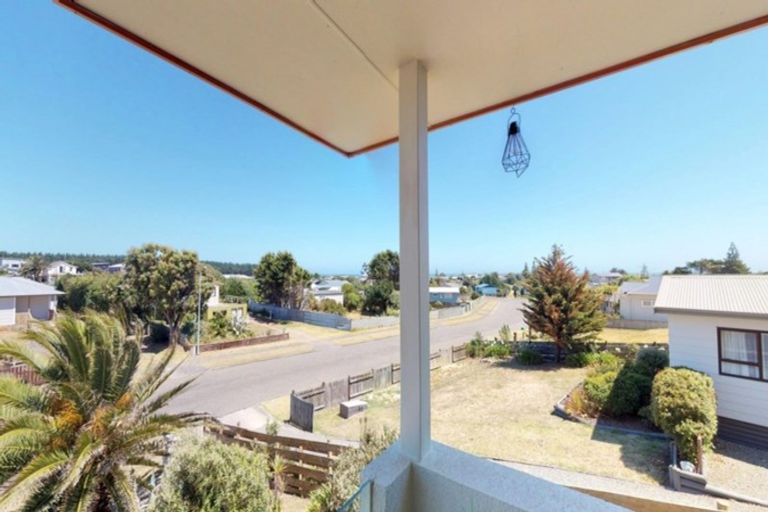 Photo of property in 13 Aranui Avenue, Waitarere Beach, Levin, 5510