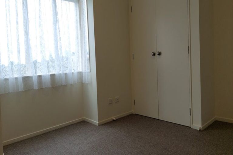 Photo of property in 10 Rosandich Drive, Sunnyvale, Auckland, 0612