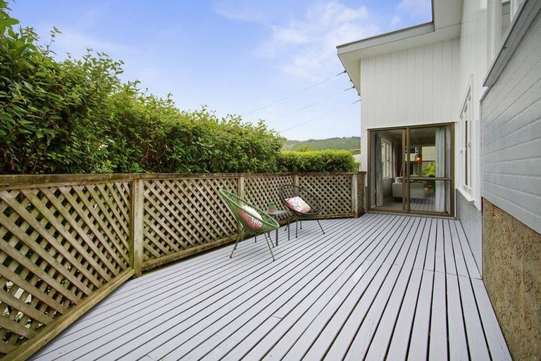 Photo of property in 114 Redwood Avenue, Tawa, Wellington, 5028