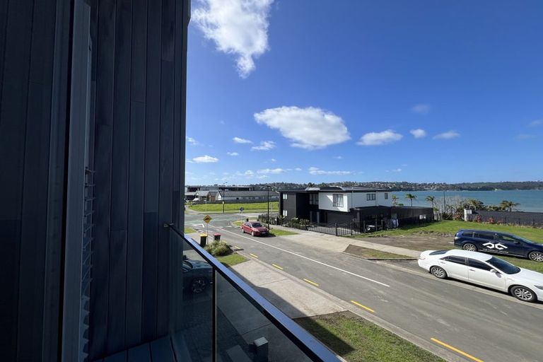 Photo of property in 9 Gunn Way, Hobsonville, Auckland, 0616