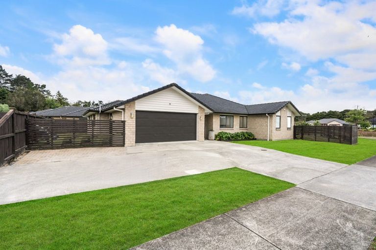 Photo of property in 5 Kahika Grove, Huapai, Kumeu, 0810