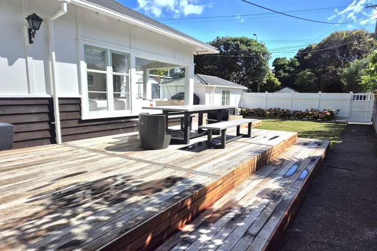 Photo of property in 403 Muritai Road, Eastbourne, Lower Hutt, 5013