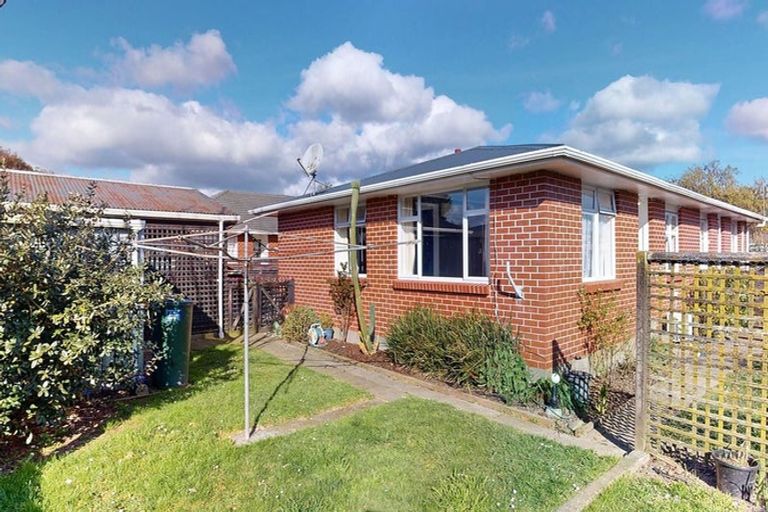 Photo of property in 2/15 Clouston Park Road, Ebdentown, Upper Hutt, 5018