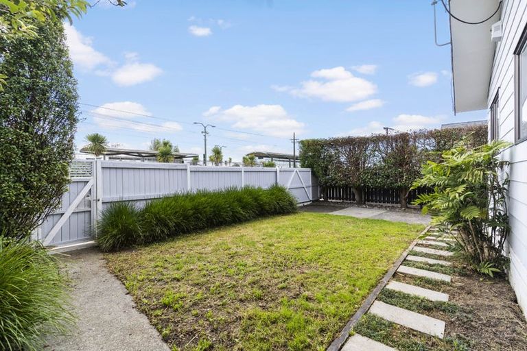 Photo of property in 16a Pooks Road, Ranui, Auckland, 0612