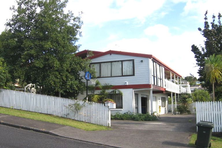 Photo of property in 32 Mcdowell Crescent, Hillcrest, Auckland, 0627