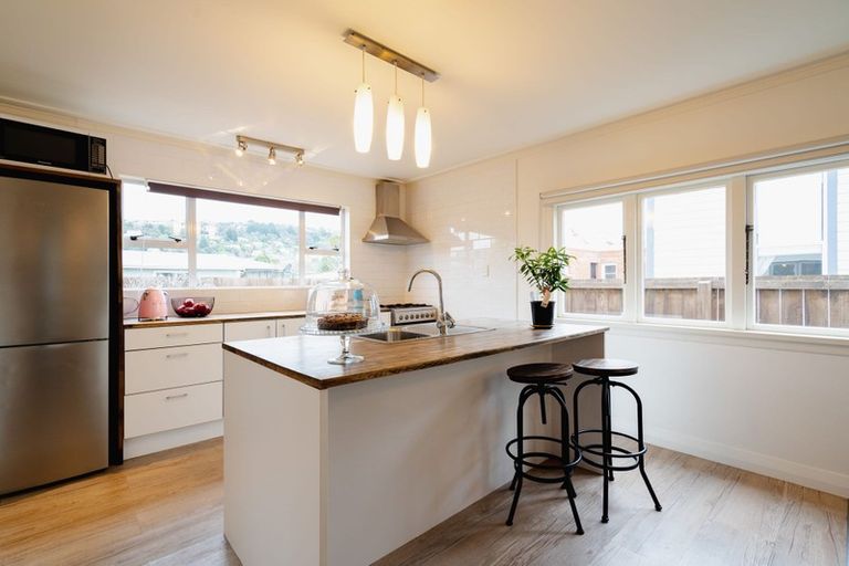 Photo of property in 94 Hargest Crescent, Saint Clair, Dunedin, 9012