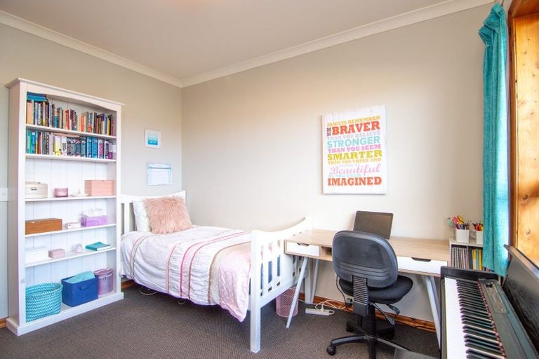 Photo of property in 7 Alpine Grove, Kelvin Grove, Palmerston North, 4414